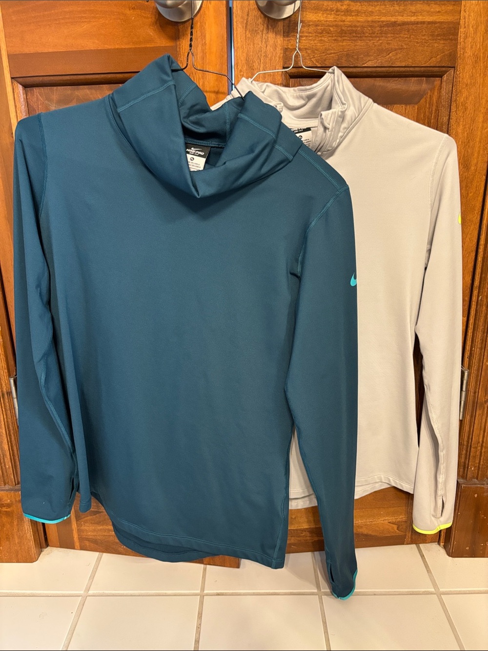 2 - Nike XL Women's Teal and Light Gray Long-Sleeve Performance Tops
